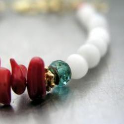 Red coral and white cat's eye elegant bracelet on vermeil cold.